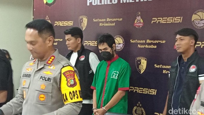 Yogi Gemblez Yogi Gemblez saat ditemui di Polres Jakarta Barat.