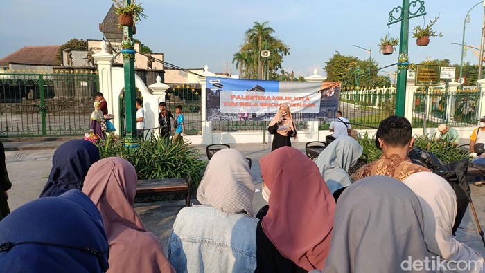 Aksi Bela Palestina yang digelar Pelajar Muslim Yogyakarta Gelar Aksi di Titik Nol Kilometer, Sabtu (18/5/2024) sore.