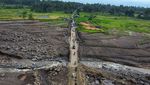 Potret Antrean Kendaraan di Jalan Terdampak Banjir Bandang Marapi
