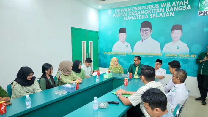 Bacawawako Palembang mengembalikan formulir di PKB Palembang.