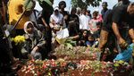 Bingkai Sepekan: Kecelakaan Bus Maut di Subang-Bungkamnya Sandra Dewi