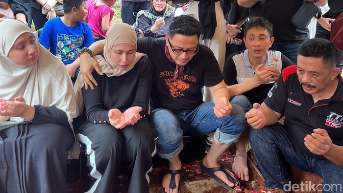 Deswita Maharani berduka.