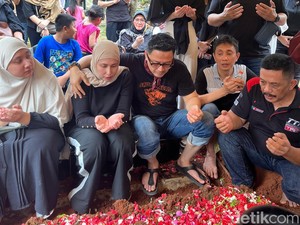 Penyesalan Deswita Maharani Saat Berduka Ayah Meninggal Dunia