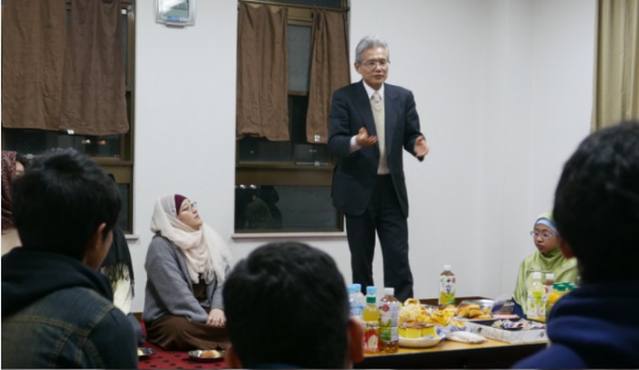 Dr. Atsushi Kamal Okuda, Profesor Sistem Politik di Universitas Keio masuk Islam.