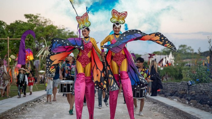 Festival Suara, sebuah gelaran musik dan seni yang sangat dinantikan siap digelar di Bali. Festival ini sekaligus menandai pembukaan resmi wilayah kreatif Nuanu City.