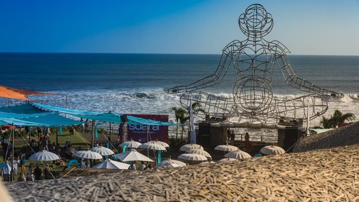Festival Suara, sebuah gelaran musik dan seni yang sangat dinantikan siap digelar di Bali. Festival ini sekaligus menandai pembukaan resmi wilayah kreatif Nuanu City.