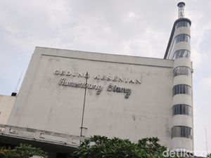 Rumentang Siang di Antara Idealisme dan Industri Kesenian