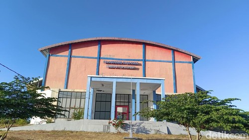 Penampakan GOR Kabupaten Kupang yang diduga dikorupsi.