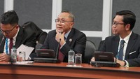 Terakit APEC sendiri, Zulhas mengatakan forum tersebut sangat penting. Pasalnya, berdasarkan data APEC at a Glance tahun 2022, anggota Ekonomi APEC mewakili 38% penduduk dunia (2,95 miliar jiwa), 48% dari perdagangan global (USD 28 triliun), dan 62% dari total riil produk domestik bruto (PDB) dunia (USD 59 triliun). Adapun total nilai ekspor Indonesia tahun 2023 ke anggota APEC sebesar USD 188,7 milyar atau turun sebesar 11,2% dibanding periode sebelumnya (2022). 