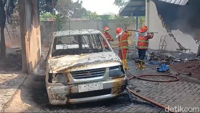 kebakaran pusat oleh oleh kaboki pasuruan