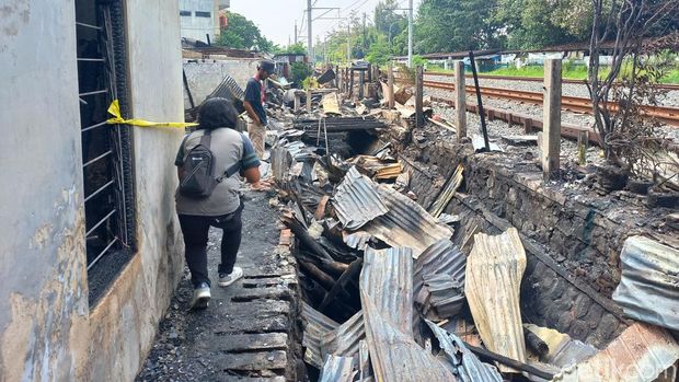 Kondisi rumah terbakar di RT 03/VI, Kelurahan Manahan, Kecamatan Banjarsari, Kota Solo, Sabtu (18/5/2024).