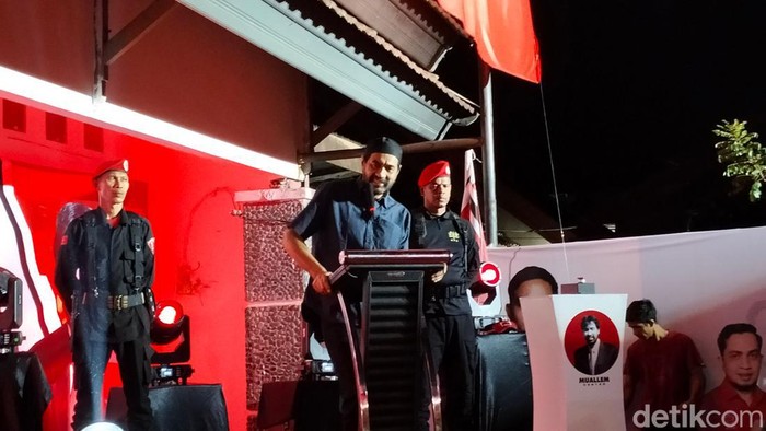 Ketua TKD Aceh Muzakir Manaf saat beri sambutan di acara syukuran kemenangan Prabowo-Gibran pada Pemilu 2024. (Agus Setyadi/detikSumut)