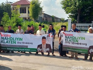 Massa Datangi Kediaman Ketua PCNU Klaten, Desak Maju Pilbup