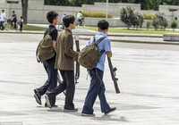 Melihat Potret Candid Tentara Korut yang Tampak Menyedihkan