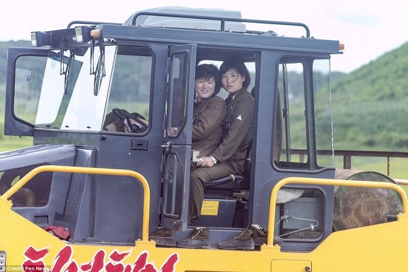 Melihat Potret Candid Tentara Korut yang Tampak Menyedihkan