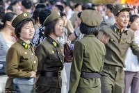 Melihat Potret Candid Tentara Korut yang Tampak Menyedihkan