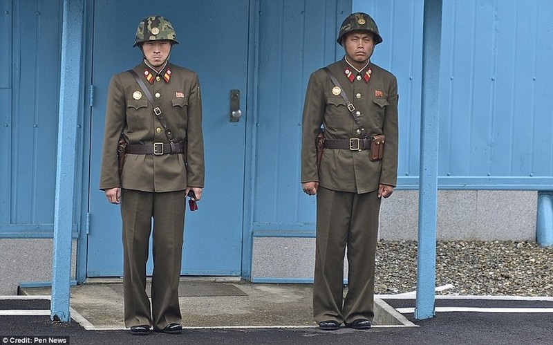 Melihat Potret Candid Tentara Korut yang Tampak Menyedihkan