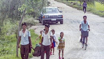 Para tentara di pedesaan. Biasanya foto semacam ini kalau diketahui akan langsung dihapus. Foto: Pen News