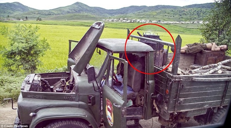 Melihat Potret Candid Tentara Korut yang Tampak Menyedihkan