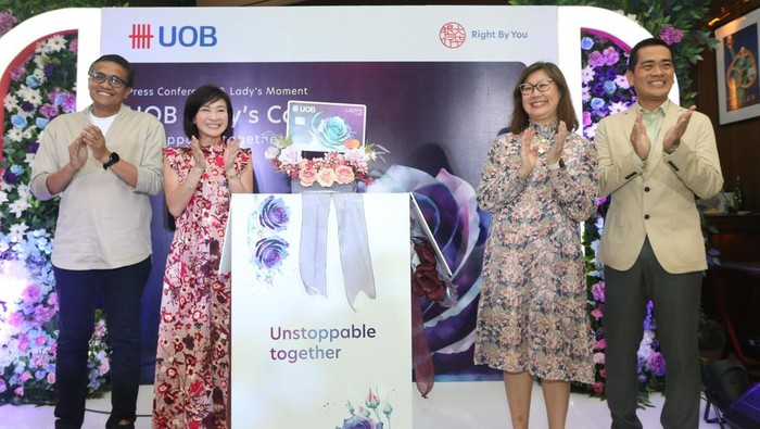 Memberdayakan Kaum Perempuan Lewat Kartu Kredit Berdesain Baru UOB Indonesia mengumumkan pembaruan UOB Lady’s Card, seiring dengan perayaan 35 tahun UOB Lady’s Card di Singapura yang merupakan kartu kredit pertama di Asia Tenggara dengan fokus pada kaum perempuan.