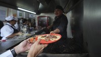 El Califa de León merupakan satu-satunya toko taco di antara 16 restoran Meksiko yang diberi satu bintang, serta dua restoran yang mendapat dua bintang. Hampir semua sisanya adalah restoran-restoran mewah. AP/Fernando Llano