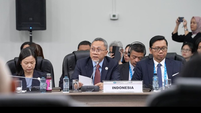 Menteri Perdagangan Zulkifli Hasan (Zulhas) melakukan pertemuan bilateral dengan Menteri Promosi Ekspor, Perdagangan Internasional dan Pembangunan Ekonomi, Mary Ng di sela-sela APEC Ministers Responsible for Trade (MRT). Ada tiga isu yang dibahas dalam pertemuan tersebut.