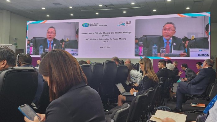 Menteri Perdagangan Zulkifli Hasan (Zulhas) melakukan pertemuan bilateral dengan Menteri Promosi Ekspor, Perdagangan Internasional dan Pembangunan Ekonomi, Mary Ng di sela-sela APEC Ministers Responsible for Trade (MRT). Ada tiga isu yang dibahas dalam pertemuan tersebut.