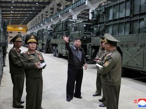 Momen Kim Jong Un Pantau Sistem Senjata Rudal Terbaru Korut