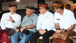 Momen Luhut Ikut Lepas Penyu dalam Rangkaian Acara WWF di Bali