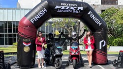 Touring Jakarta-Bali 1.333 Km, Motor Listrik Polytron Raih Rekor MURI