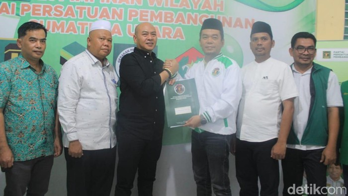 Nikson Nababan mendaftar sebagai bacalon Gubsu ke PPP. (Ahmad Arfah Fansuri Lubis/detikSumut)
