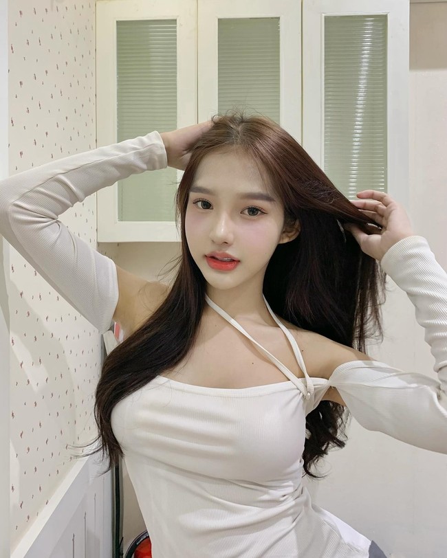 Thailand memberlakukan wajib militer kepada para pria yang terpilih untuk menjalaninya. Semua laki-laki berusia 18 hingga 30 tahun diharuskan untuk mendaftar dan melalui proses undian, bahkan transgender seperti Parida Kerayuphan. Foto: Instagram Parida Kerayuphan