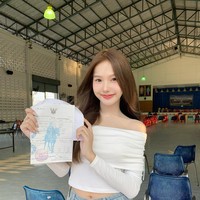 Kehadiran Parida Kerayuphan bikin heboh di pusat wajib militer distrik Kaset Wisai beberapa waktu lalu. Foto: Instagram Parida Kerayuphan