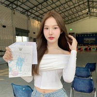 Karena itu, Parida pergi ke kantor perekrutan dengan membawa sertifikat operasi penggantian kelamin untuk mengajukan pengecualian. Begini potretnya saat memamerkan laporannya dikecualikan dari wajib militer. Foto: Instagram Parida Kerayuphan