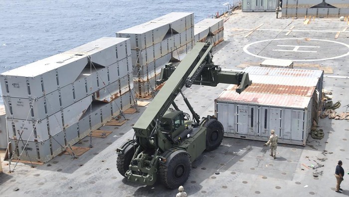 U.S. Army Soldiers assigned to the 7th Transportation Brigade (Expeditionary) and U.S. Navy sailors attached to the MV Roy P. Benavidez assemble the Roll-On, Roll-Off Distribution Facility (RRDF), or floating pier, to assist in the delivery of humanitarian aid to the people of Gaza, in the Mediterranean Sea April 26, 2024.   U.S. Army Central/Handout via REUTERS.  THIS IMAGE HAS BEEN SUPPLIED BY A THIRD PARTY