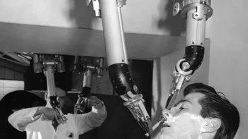 Alat cukur yang digunakan untuk mencukur jenggot orang lain dengan bantuan tangan mekanis (1959). Foto: Brightside