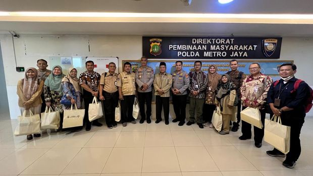Polda Metro Jaya berdialog dengan sejumlah kepala sekolah membahas permasalahan tawuran pelajar.