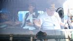 Potret Airlangga dan Sri Mulyani Bereskan Kontainer Menumpuk di Tanjung Priok