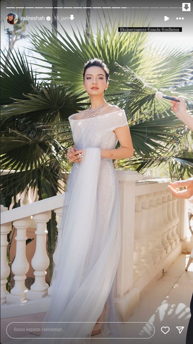 Dalam foto dan video yang dibagikannya, Raline mengatakan datang untuk menyaksikan premier film “Kinds of Kindness” besutan Yorgos Lanthimos. Foto: Instagram @ralineshah