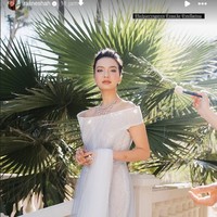 Dalam foto dan video yang dibagikannya, Raline mengatakan datang untuk menyaksikan premier film “Kinds of Kindness” besutan Yorgos Lanthimos. Foto: Instagram @ralineshah