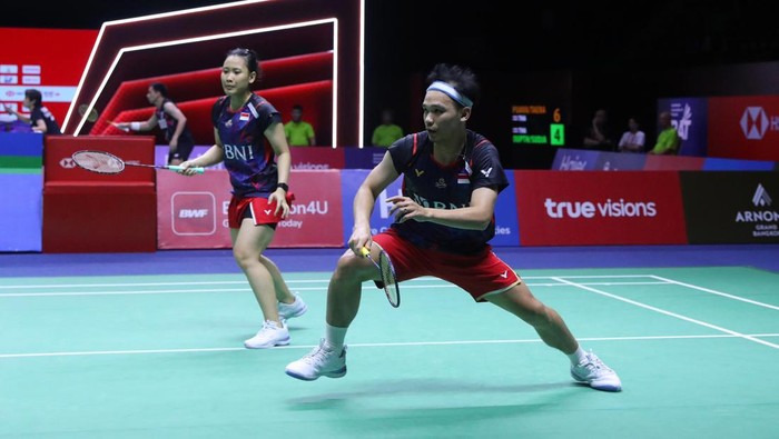 Rinov Rivaldy/Pitha Haningtyas Mentari terhenti di semifinal Thailand Open 2024.