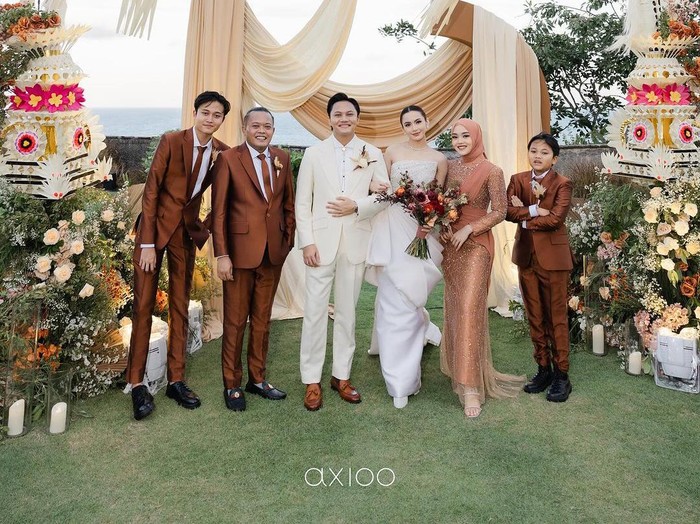 Rizky Febian dan Mahalini Rizky Febian dan Mahalini menggelar acara di Bali.