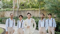 Giliran Rizky Febian bergaya bersama dengan groomsmen. Foto: dok. Instagram Bridestory (@axioo @williamliee @bystevengun)