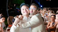 Raffi Ahmad memeluk Rizky Febian. Raffi datang sendiri karena Nagita bersama Rayyanza dan Rafathar tengah berada di Korea Selatan. Foto: dok. Instagram Raffi Ahmad