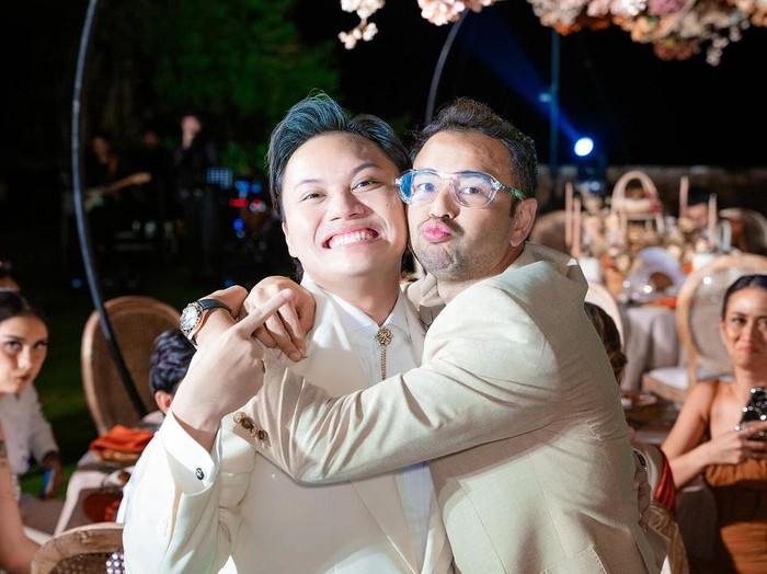 Rizky Febian dan Mahalini Rizky Febian dan Mahalini menggelar acara di Bali.