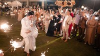 Meriahnya pesta perikahan Rizky Febian dan Mahalini di Bali. Keduanya semringah banget di depan para tamu dengan pesta outdoor. Foto: dok. Instagram Raffi Ahmad