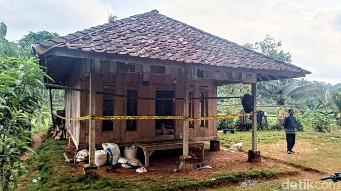 Rumah TKP pembunuhan Inas oleh anak kandungnya sendiri di Kalibunder, Sukabumi