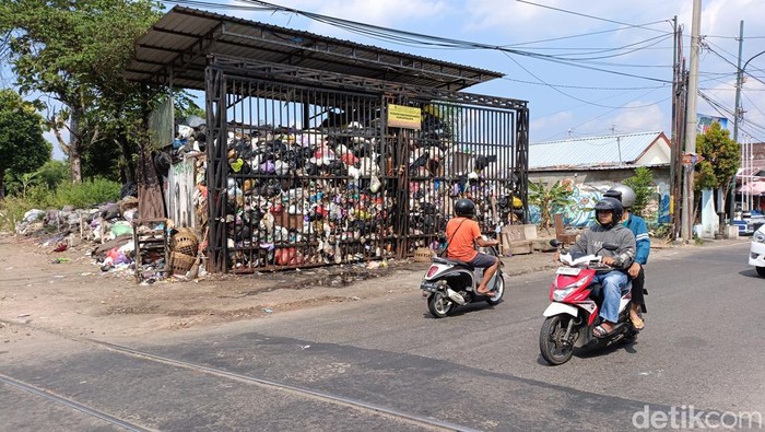Penumpukan sampah di depo Pengok, Gondokusuman, Kota Jogja, Jumat (17/5/2024).