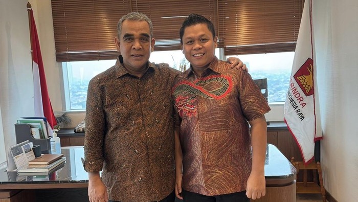 Sekretaris Jenderal (Sekjen) Gerindra Ahmad Muzani (kiri) dan Caleg DPRD Sulsel terpilih Yasir Machmud.