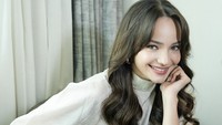 Enzy Storia curhat di X soal tas yang ia beli di luar negeri. Penasaran tas yang ngga gue tebus karena mahalan harga pajak daripada harga tasnya udah dikirim balik belum ya ke pengirim, tulisnya (16/5). Foto: Instagram enzystoria